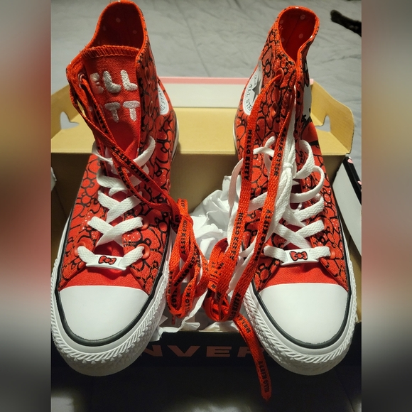 Converse Hello Kitty High Tops Sz7 RARE NEW Red - Picture 5 of 7